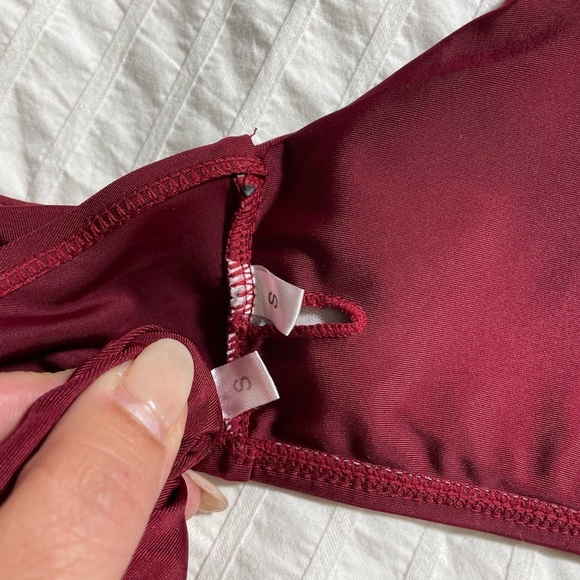 Burgundy cheeky bikini - Picture 2 of 3